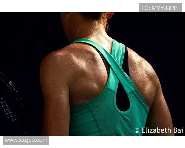 镜头捕捉:VAR赛场小动作引发热议