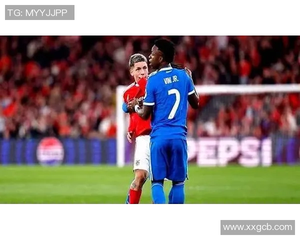 官方重磅公告某球员违规转会遭重罚同时追加停赛引发足坛热议